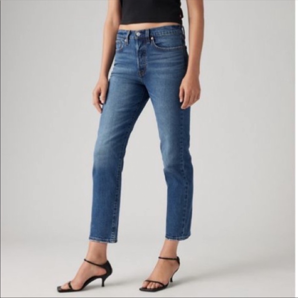 LEVI’S Jeans Premium NEW Wedgie Straight Button Fly Denim Med Wash Blue Size 27